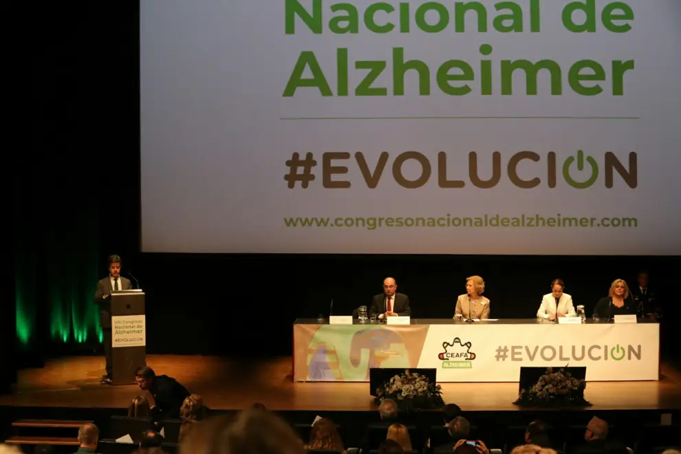 La reina doña Sofía inaugura el VIII Congreso Nacional de Alzhéimer en Huesca.