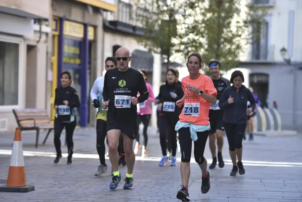 El Medio Maratón Ciudad de Huesca ha contado con más de 400 corredores este domingo.