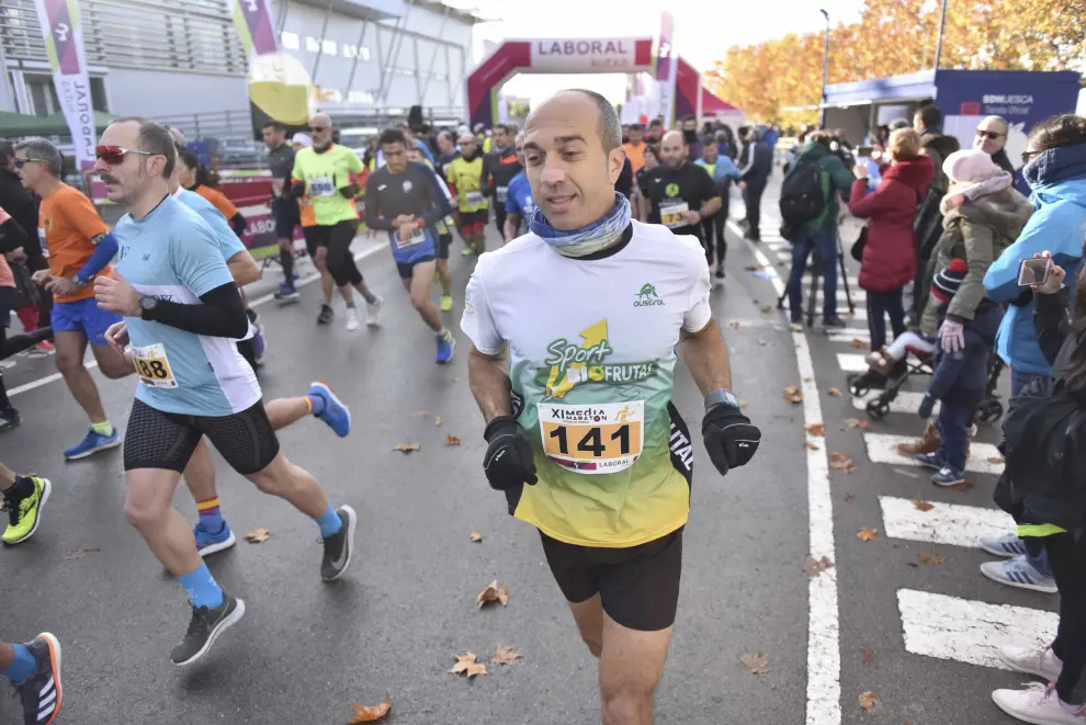 El Medio Maratón Ciudad de Huesca ha contado con más de 400 corredores este domingo.
