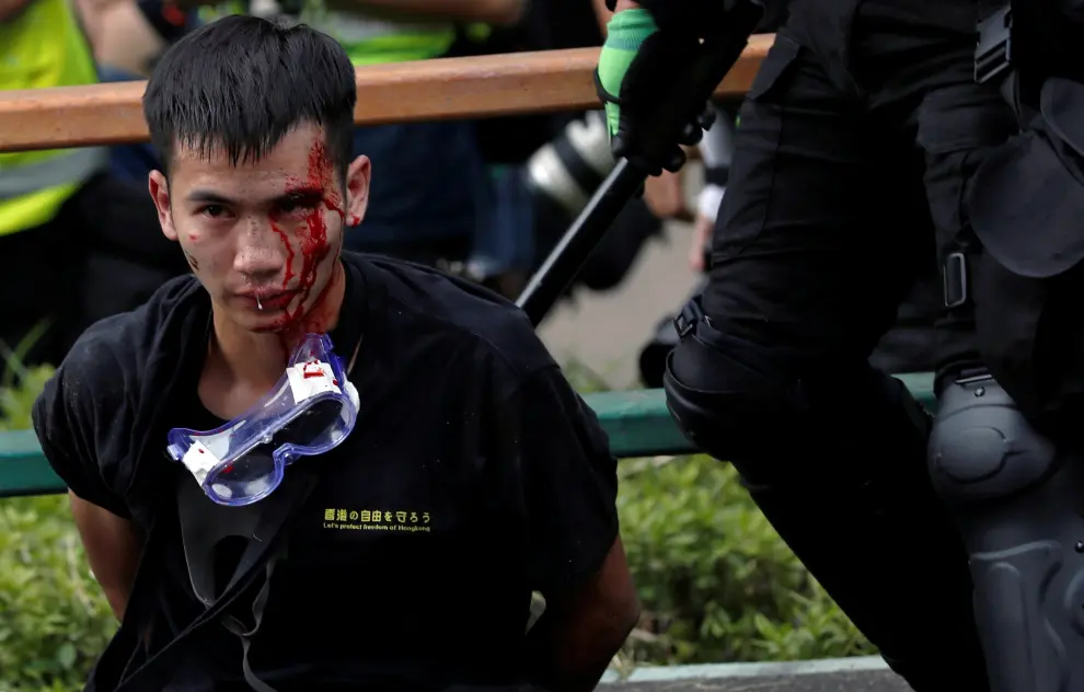 SENSITIVE MATERIAL. THIS IMAGE MAY OFFEND OR DISTURB    Police detain protesters who attempt to leave the campus of Hong Kong Polytechnic University (PolyU) during clashes with police in Hong Kong, China November 18, 2019. REUTERS/Tyrone Siu [[[REUTERS VOCENTO]]] HONGKONG-PROTESTS/