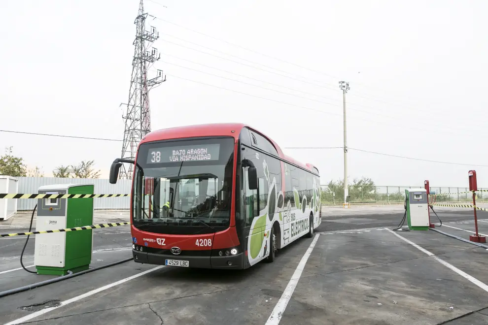 Los cuatro autobuses eléctricos de Zaragoza cumplen dos meses en servicio.