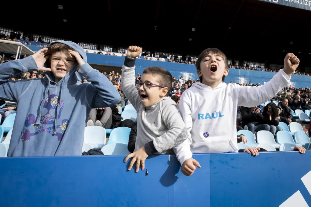 Partido de Aspanoa. Los veteranos del Real Zaragoza y el Real Madrid se han citado en La Romareda para "marcar un gol al cáncer" en le tradicional partido solidario organizado por Aspanoa, que celebra su 25º aniversario.