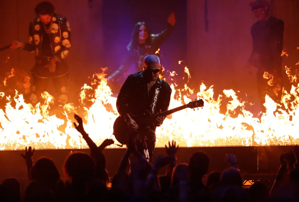 Ardiente actuación de Post Malone, Ozzy Osbourne and Travis Scott durante los premios
