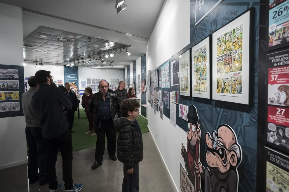 La muestra de José Antonio Bernal '15 años de monigotero' inaugura el mes del cómic en la capital aragonesa