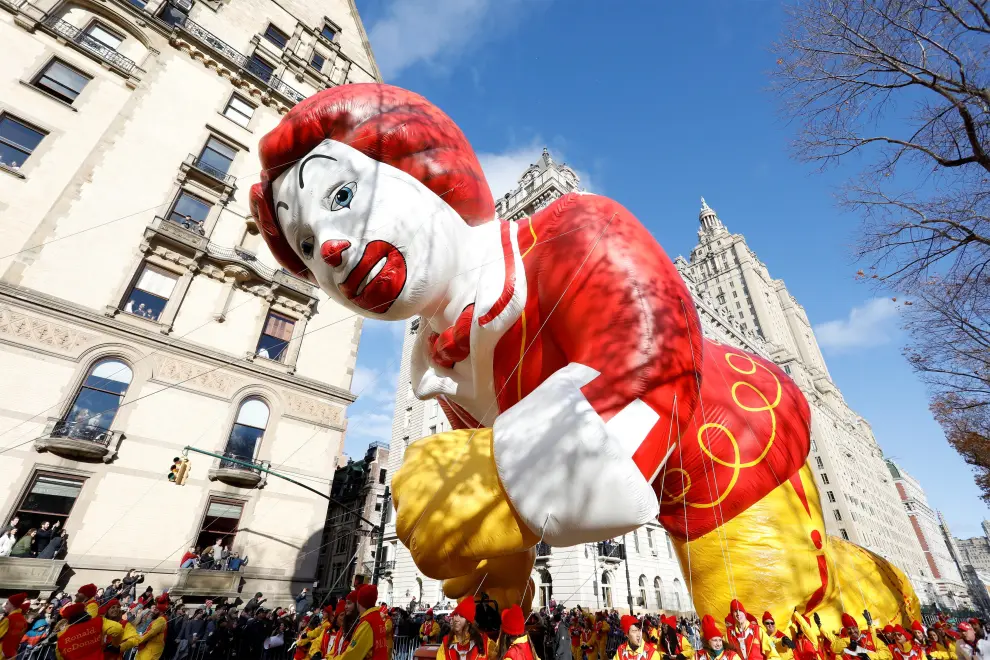 Desfile de globos de Macy's pese al viento