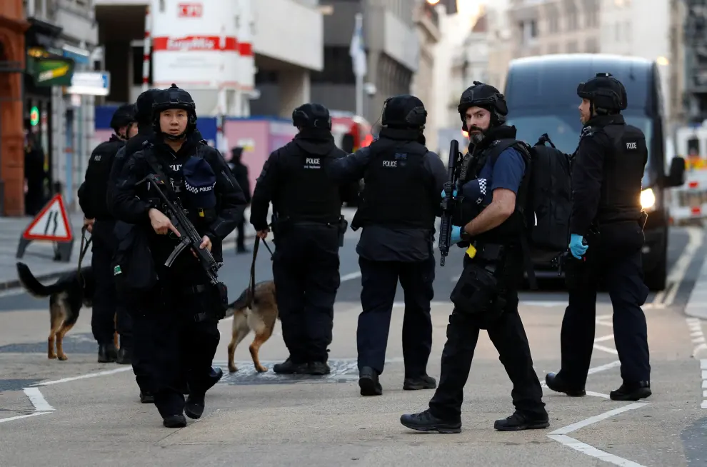 Police officers and emergency staff are seen near the site of an incident at London Bridge in London, Britain, November 29, 2019. REUTERS/Peter Nicholls [[[REUTERS VOCENTO]]] BRITAIN-SECURITY/