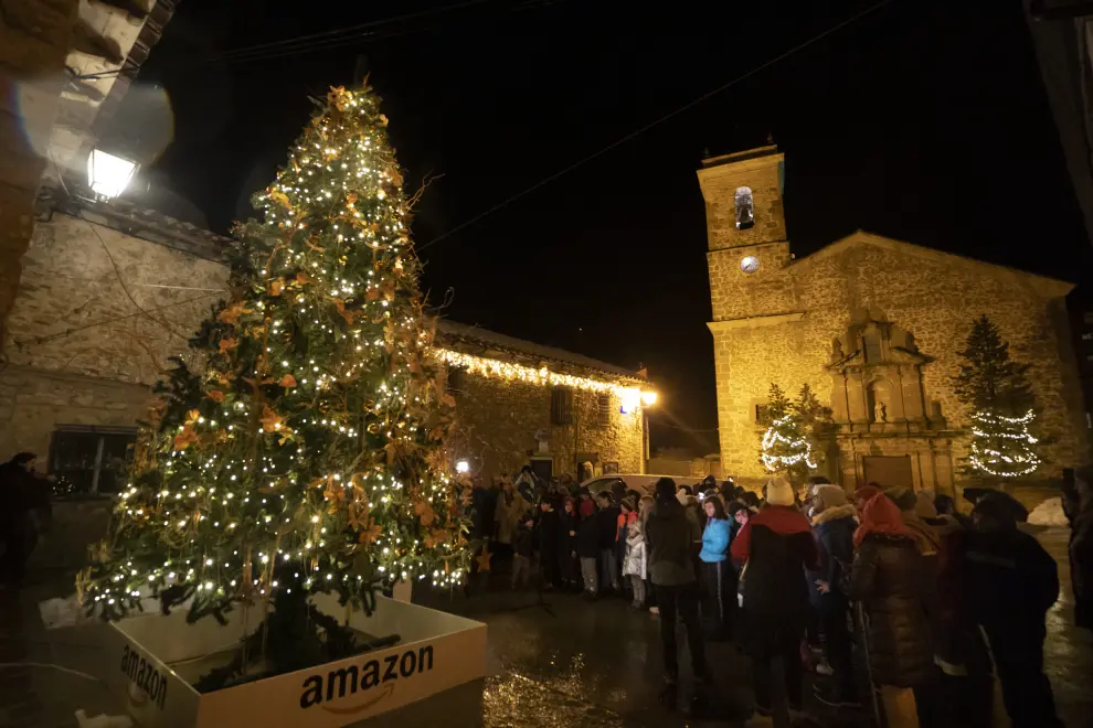 Amazon dona regalos de Navidad y las luces en Valdelinares