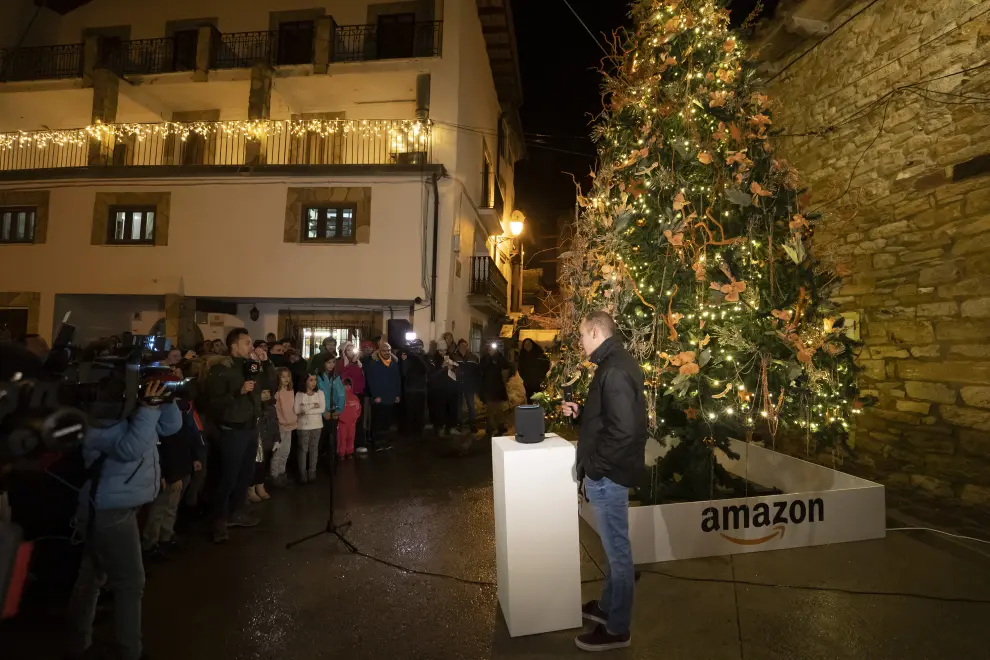 Amazon dona regalos de Navidad y las luces en Valdelinares