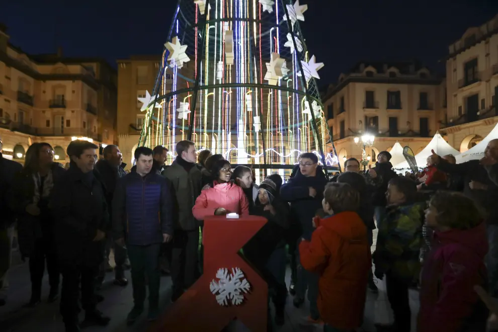 Huesca ha abierto los actos de Navidad con el ya tradicional encendido navideño.