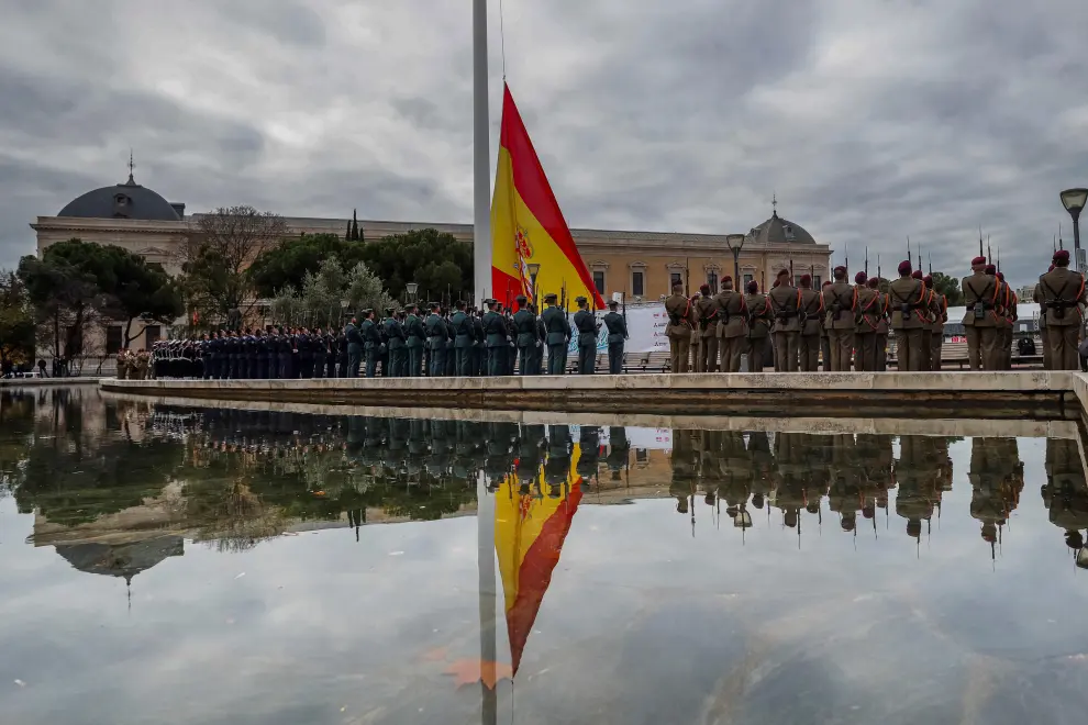 Izado de bandera en la plaza Colón de Madrid: Día de la Constitución
