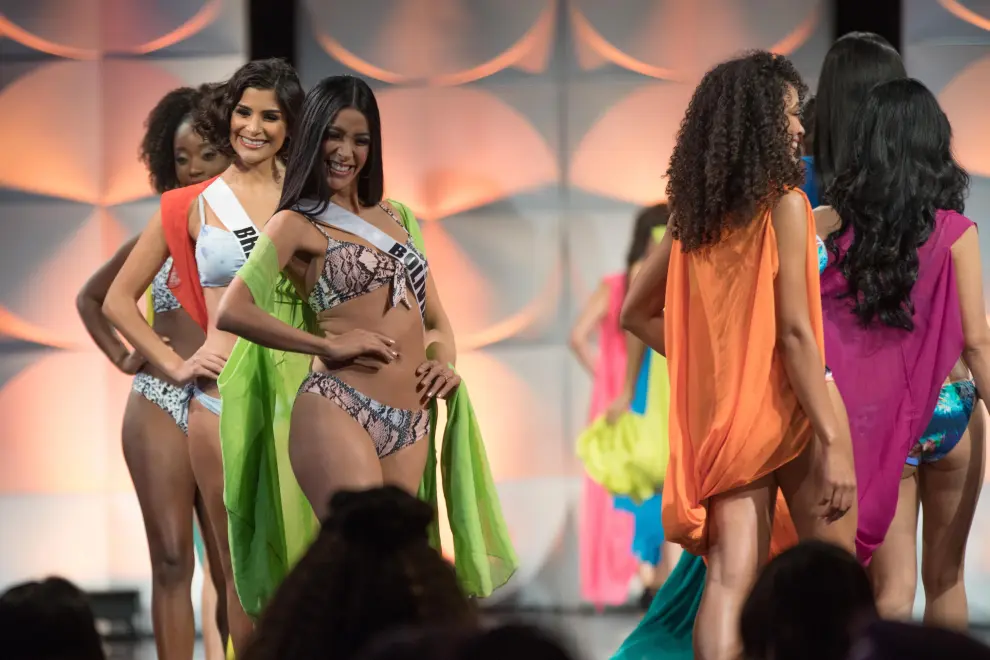 Atlanta (United States), 07/12/2019.- Miss Laos Vichitta Phonevilay displays a sign that says 'stop fire save amazon' while showing her costume during the Miss Universe 2019 preliminary round in Atlanta, Georgia, USA, 06 December 2019. The final stages of the competition will take place on 08 December 2019 in Atlanta. (Incendio, Laos, Estados Unidos) EFE/EPA/BRANDEN CAMP Miss Universe 2019 preliminary round in Atlanta