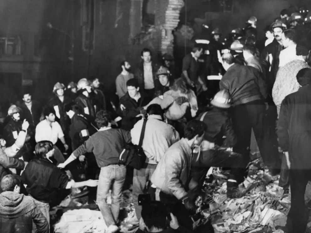 Foto del atentado contra la casa cuartel de Zaragoza el 11 de diciembre de 1987