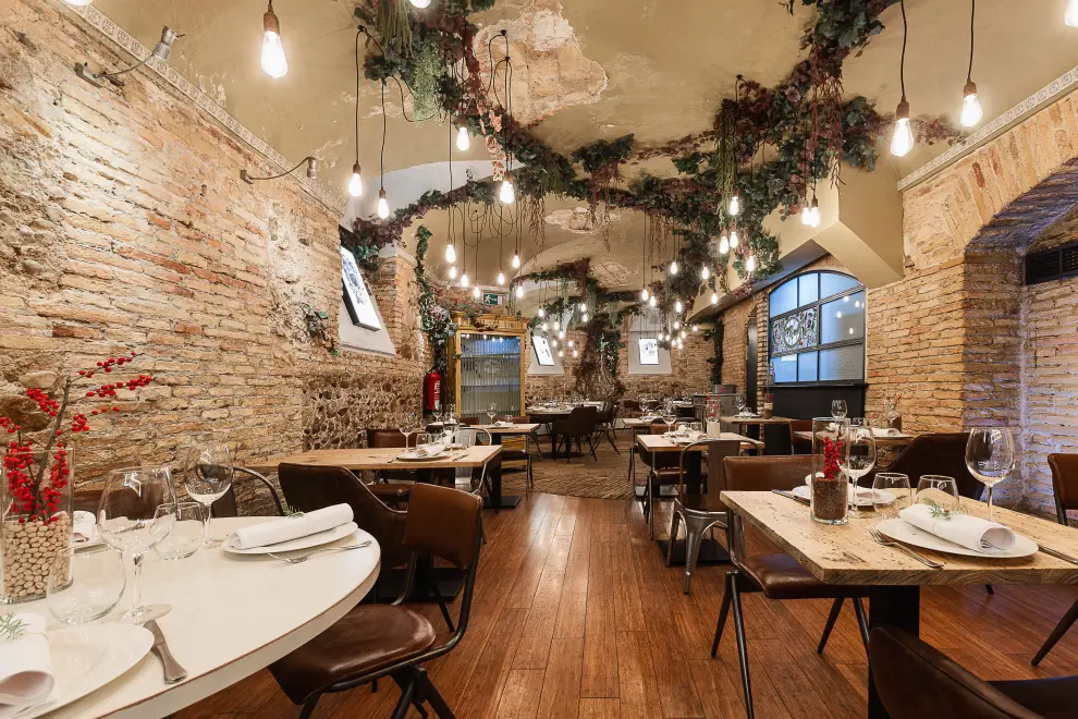 El restaurante El Real de Zaragoza ha cumplido 25 años con una renovación del local y una fiesta para celebrarlo