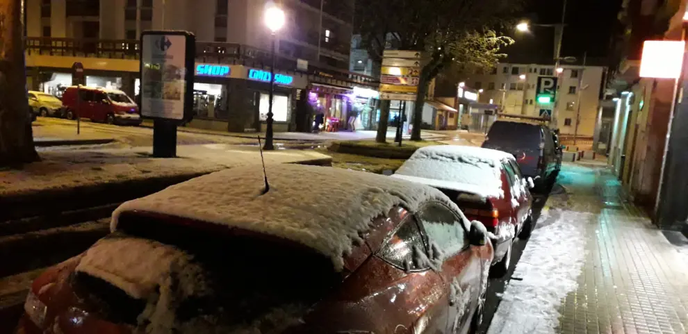 La nieve cubre las calles de Jaca.