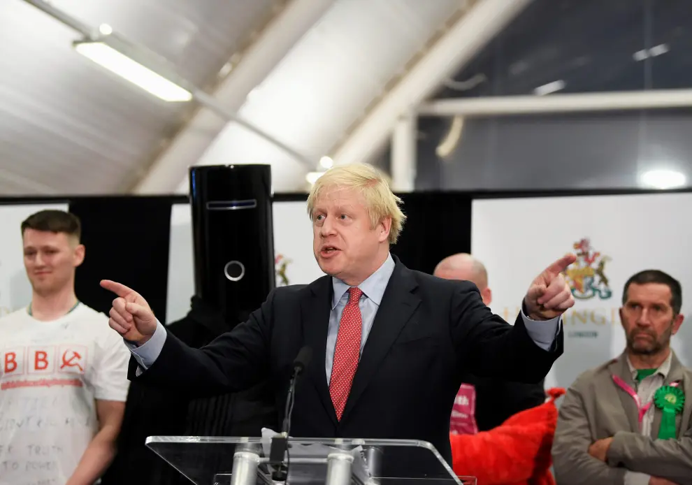 British Prime Minister Boris Johnson and partner Carrie Symonds arrive at the counting centre in Britain's general election in Uxbridge, Britain, December 13, 2019. REUTERS/Toby Melville [[[REUTERS VOCENTO]]] BRITAIN-ELECTION/