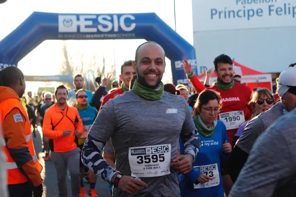 Cerca de 4.000 corredores han participado este domingo en la Carrera de Esic en Zaragoza.