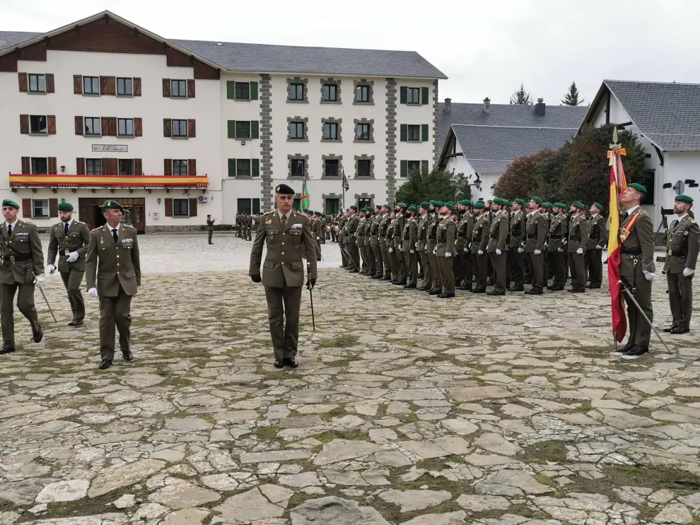 Relevo de mando del coronel Jefe del regimiento Galicia 64 en Jaca