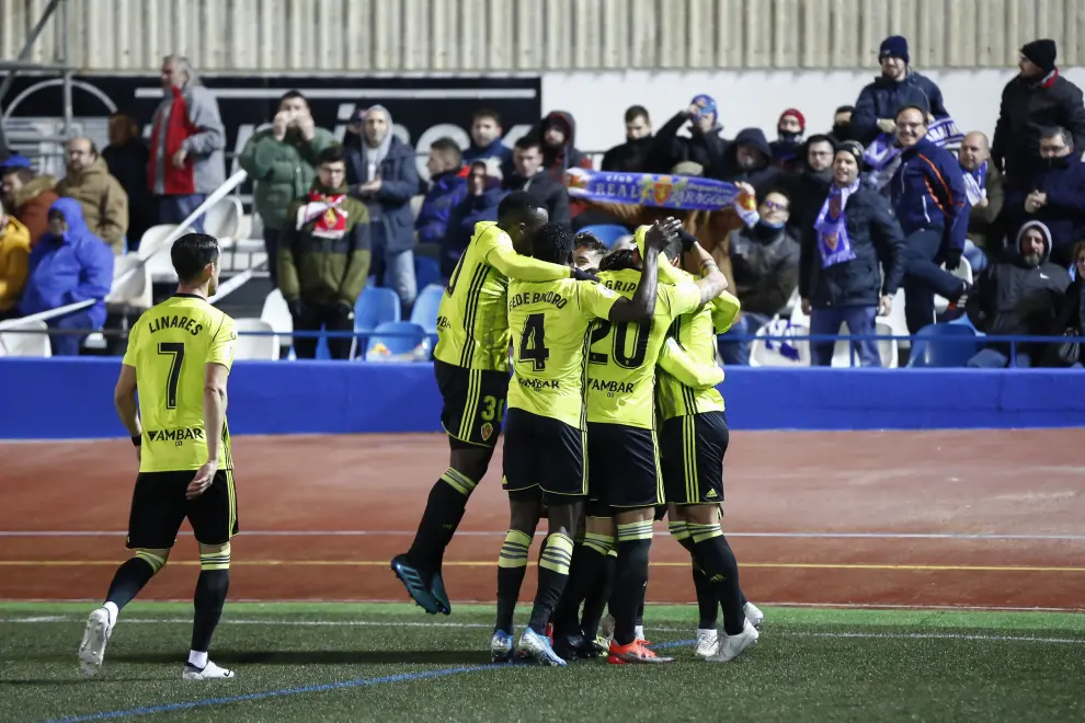 Los jugadores del Zaragoza celebran el gol de Papu.