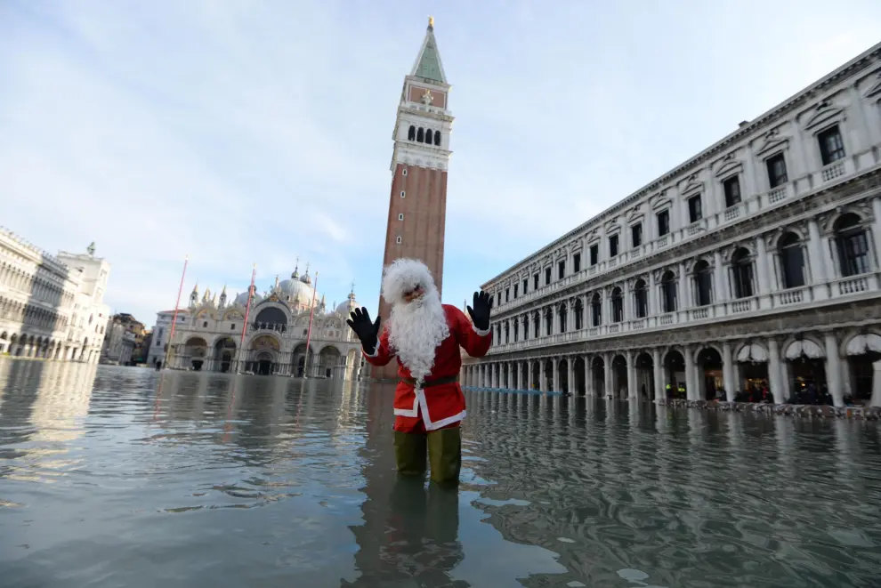 Venice (Italy), 23/12/2019.- High waters in San Marco Square, Venice, Italy, 23 December 2019. (Italia, Niza, Venecia) EFE/EPA/ANGELO CARCONI High waters in Venice