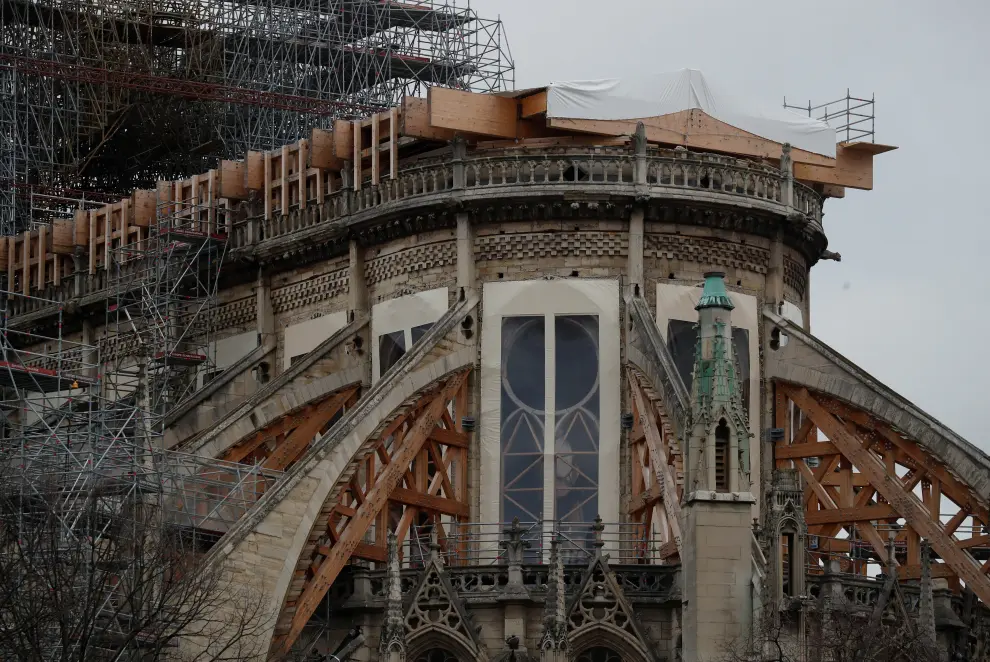 General view shows the Notre Dame Cathedral, as works continue to stabilise the cathedral's structure nine months after a fire caused significant damage, in Paris, France, December 23, 2019. REUTERS/Gonzalo Fuentes [[[REUTERS VOCENTO]]] FRANCE-NOTREDAME/CHRISTMAS