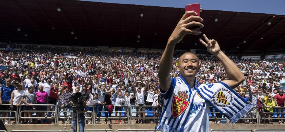 Presentación de Shinji Kawana como jugador del Real Zaragoza el 13 de agosto