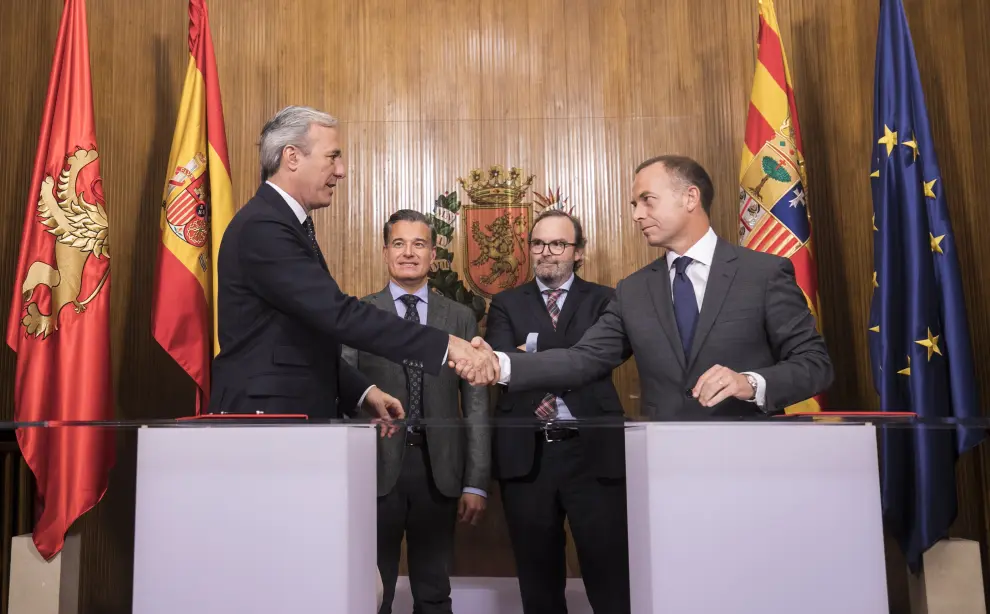 El 18 de octubre Jorge Azcón y Christian Lapetra firmaron el convenio de cesión de la Romareda entre el Ayuntamiento de Zaragoza y el Real Zaragoza para la nueva Romareda
