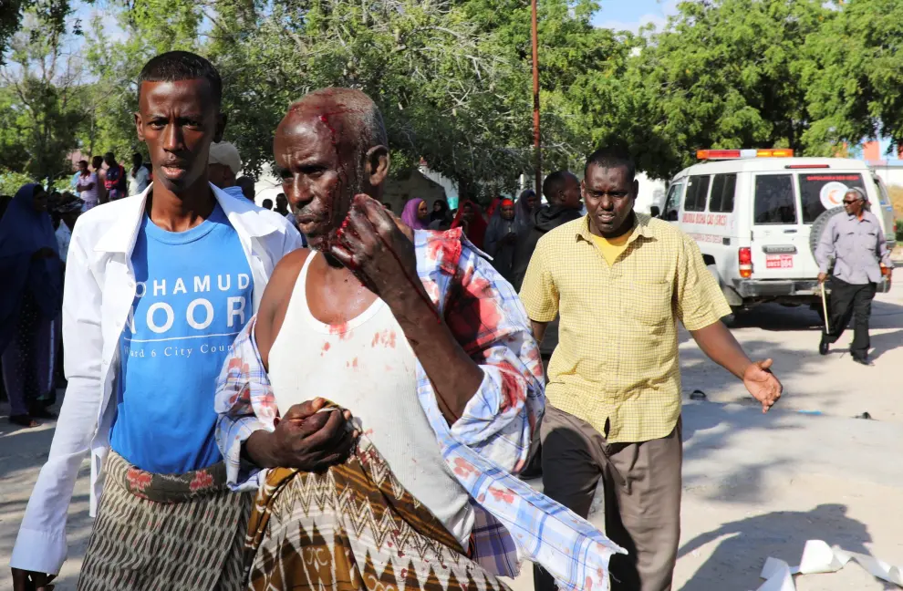 A general view shows the scene of a car bomb explosion at a checkpoint in Mogadishu, Somalia  December 28, 2019. REUTERS/Feisal Omar [[[REUTERS VOCENTO]]] SOMALIA-BLAST/