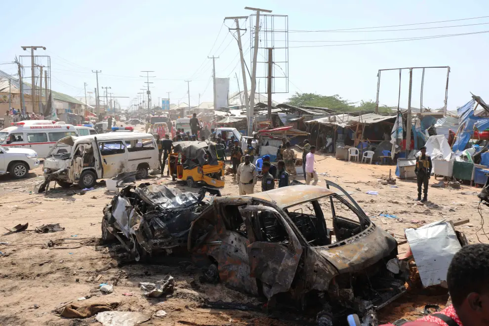 A general view shows the scene of a car bomb explosion at a checkpoint in Mogadishu, Somalia  December 28, 2019. REUTERS/Feisal Omar [[[REUTERS VOCENTO]]] SOMALIA-BLAST/