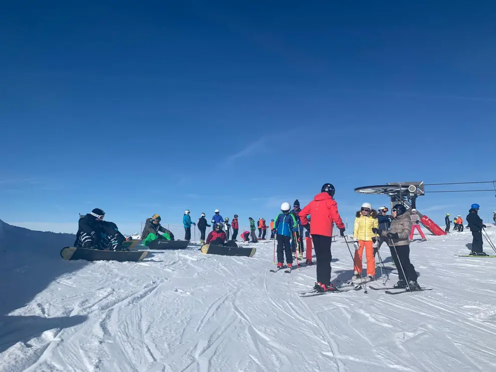 Imágenes de la jornada de esquí de este sábado en las pistas Candanchú.