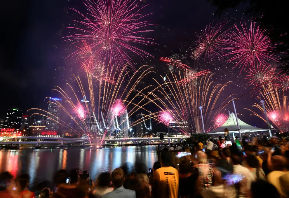 Sydney (Australia), 31/12/2019.- Fireworks explode over Sydney Harbour during the Family Fireworks as part of New Year's Eve celebrations in Sydney, Australia, 31 December 2019. The smaller firework is launched at 9pm local time for children and families. (Incendio) EFE/EPA/DARREN LEIGH ROBERTS AUSTRALIA AND NEW ZEALAND OUT EDITORIAL USE ONLY New Year's Eve celebrations in Sydney