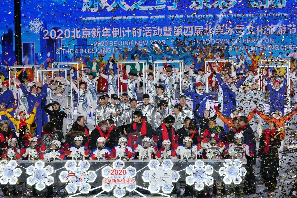 Beijing (China), 31/12/2019.- Entertainers pose for photo at the countdown event to celebrate the arrival of 2020 during the New Year's Eve celebration at Shougang Industrial Park in Beijing, China, 31 December 2019. EFE/EPA/WU HONG New Year's Eve celebration in Beijing