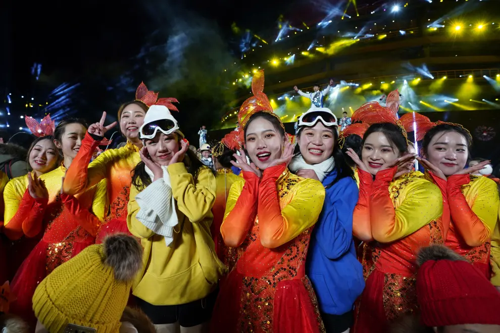 Beijing (China), 31/12/2019.- Artists perform at the countdown event to celebrate the arrival of 2020 during the New Year's Eve celebration at Shougang Industrial Park in Beijing, China, 01 January 2020. EFE/EPA/WU HONG New Year's Eve celebration in Beijing