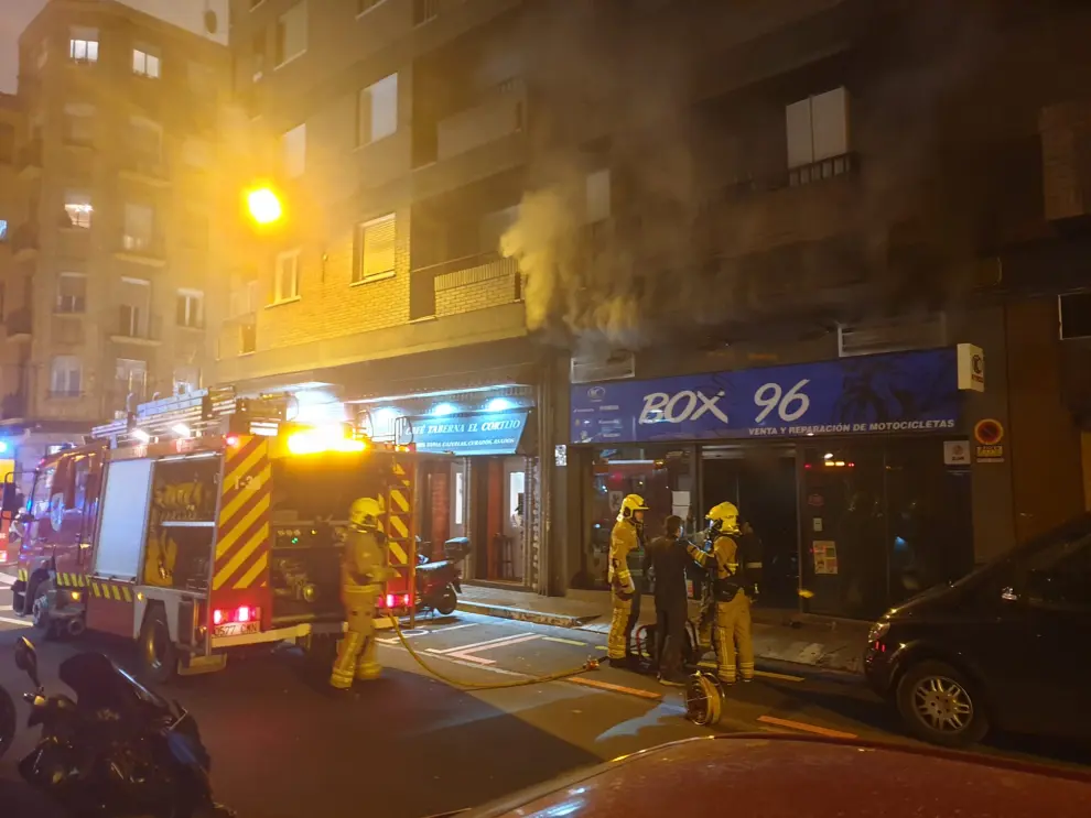 Incendio en un taller de motos del centro de Zaragoza.