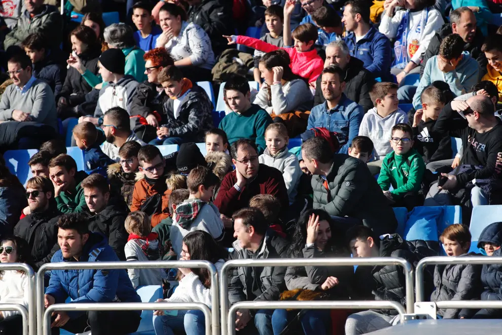 El Real Zaragoza ha llevado a cabo este mediodía en el estadio de La Romareda una sesión de entrenamiento en la que los futbolistas del conjunto aragonés han estado acompañados por más de cinco mil aficionados