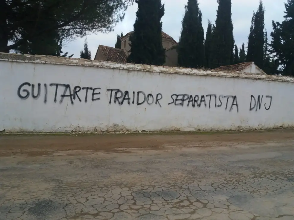Pintada insultante contra Tomás Guitarte en su pueblo natal, Cutanda