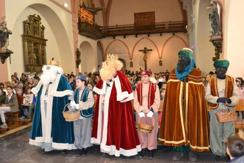 En Tauste, los Reyes acuden a la iglesia de Santa María para recoger un gran manojo de llaves con el que pueden abrir todas las puertas