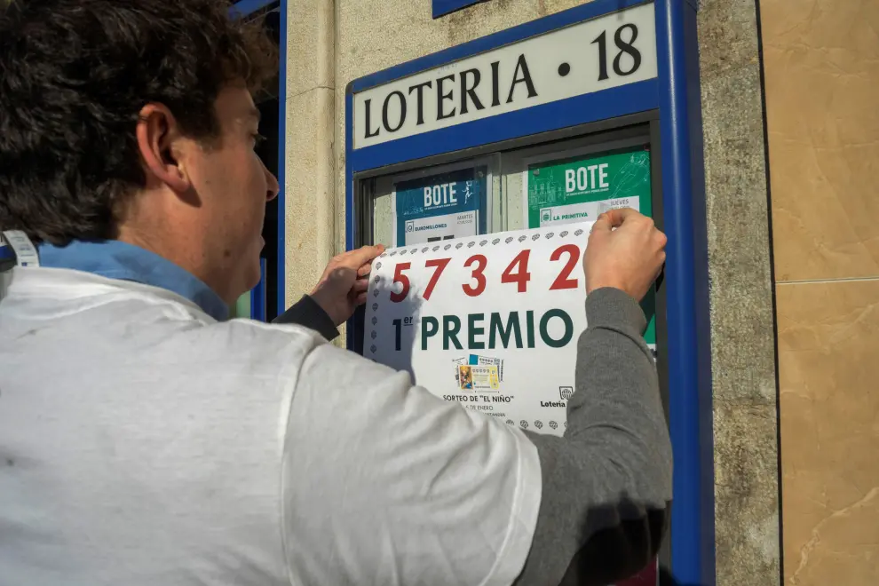 Vista de la administración número 18 de Santander, en la que se ha vendido el primer premio del sorteo extraordinario de la lotería del Niño