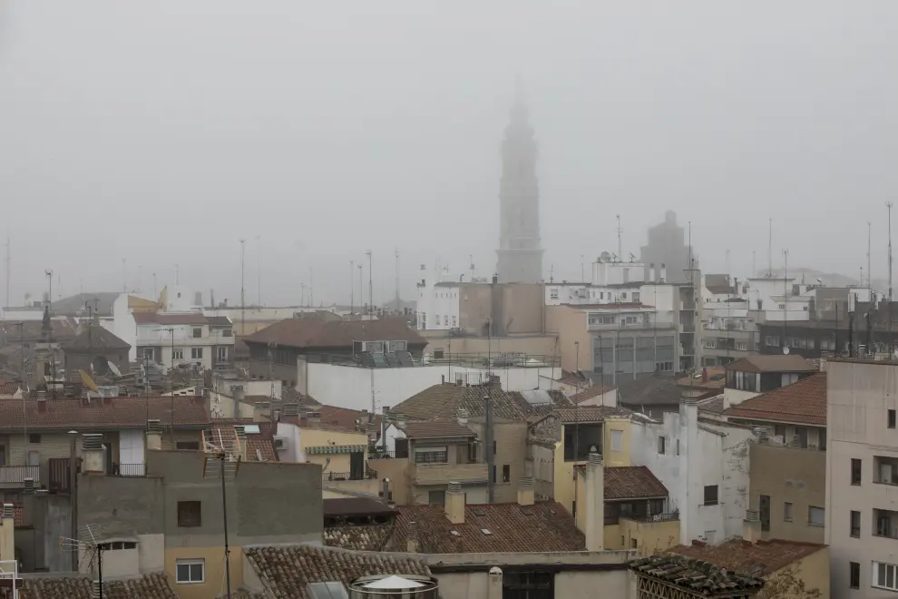 Imágenes de Zaragoza con niebla.