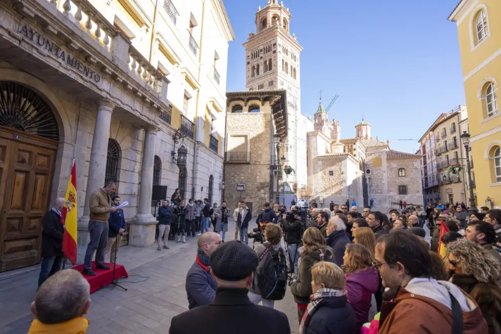 El secretario general de Vox y diputado en el Congreso de Vox Ortega Smith ha acudido a la concentración en Teruel, en la que ha leído el manifiesto