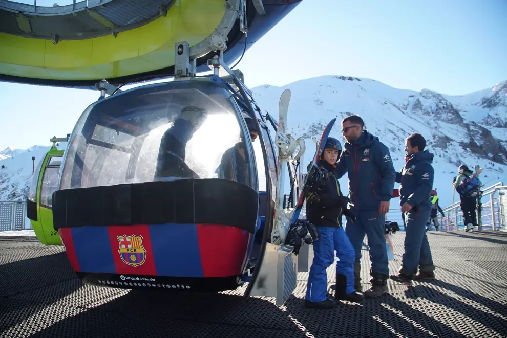 El fútbol llega a las estaciones de esquí de Aramón. Imagen de la telecabina de Panticosa