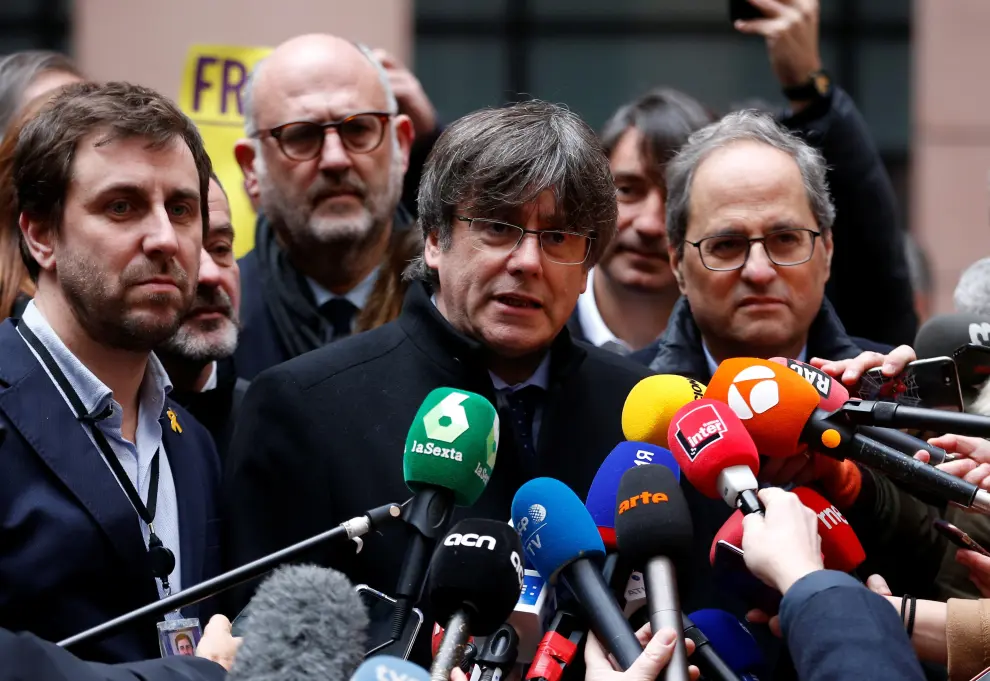 Former member of the Catalan government Carles Puigdemont, talks to media as he arrives to attend his first plenary session as a member of the European Parliament in Strasbourg, France, January 13, 2020. REUTERS/Vincent Kessler [[[REUTERS VOCENTO]]] SPAIN-POLITICS/CATALONIA-EU