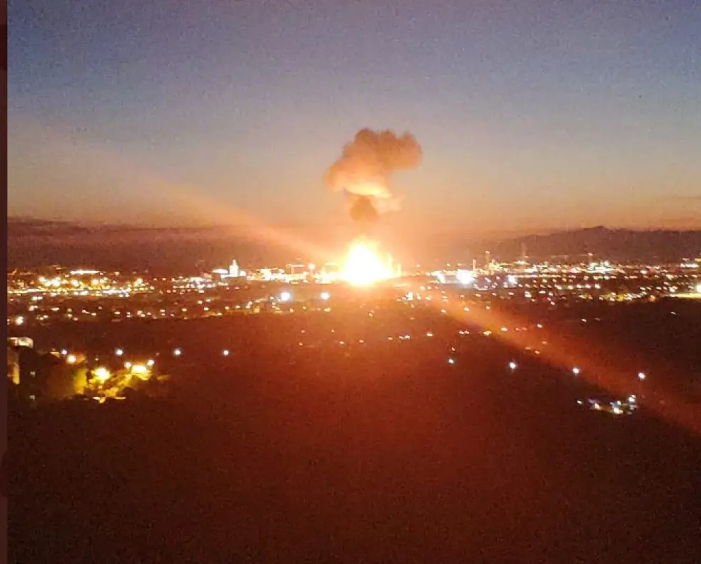 Momento de la explosión en la petroquímica de Tarragona.