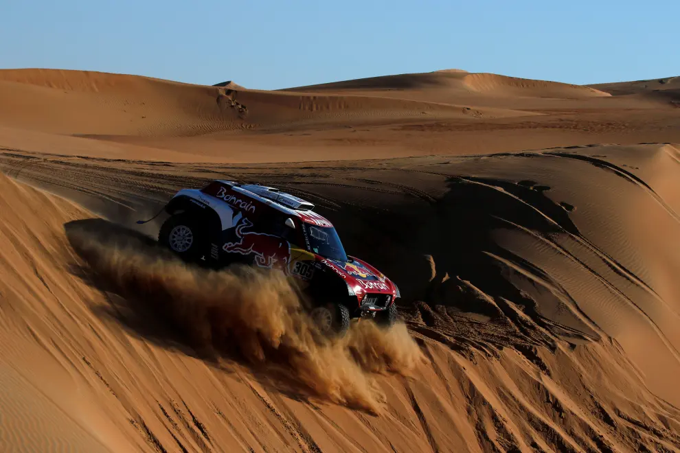 Rallying - Dakar Rally - Stage 11 - Shubaytah to Haradh - Saudi Arabia - January 16, 2020  Bahrain JCW X-Raid Team's Carlos Sainz and Lucas Cruz during stage 11  REUTERS/Hamad I Mohammed [[[REUTERS VOCENTO]]] MOTOR-RALLY-DAKAR/