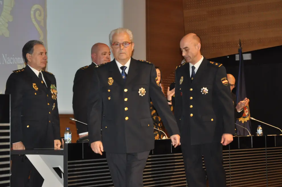 Durante el acto se ha realizado un pequeño homenaje a los policías jubilados en 2019 y una entrega de medallas y condecoraciones.