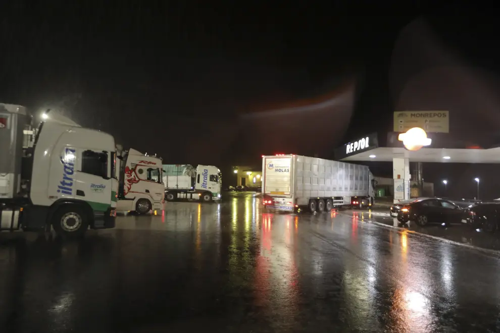 Tráfico cierra el puerto de Monrepós a camiones y obliga a usar cadenas