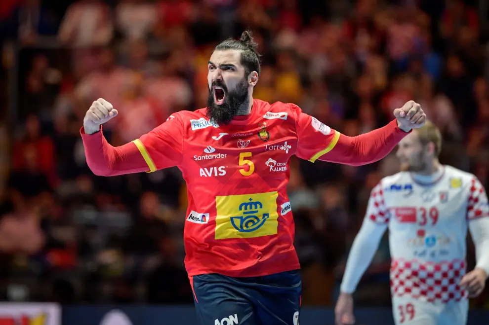 2020 European Handball Championship - Final - Spain v Croatia - Stockholm, Sweden - January 26, 2020 - Spain's Viran Morros de Argila and Croatia's Igor Karacic in action. Anders Wiklund/TT News Agency/via REUTERS ATTENTION EDITORS - THIS IMAGE WAS PROVIDED BY A THIRD PARTY. SWEDEN OUT. NO COMMERCIAL OR EDITORIAL SALES IN SWEDEN. [[[REUTERS VOCENTO]]]