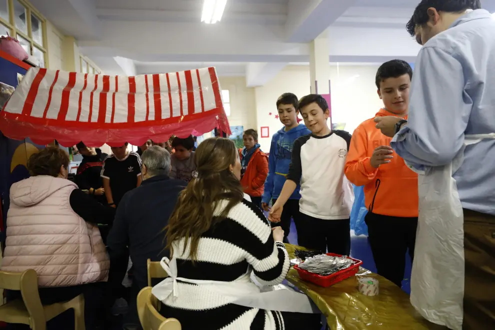 Alumnos del Colegio Sagrada Familia elaboran su roscón de San Valero.
