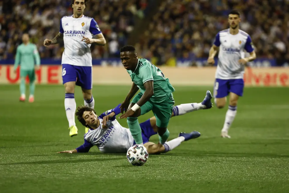 Varane adelanta al Real Madrid a los 6 minutos de partido en La Romareda.