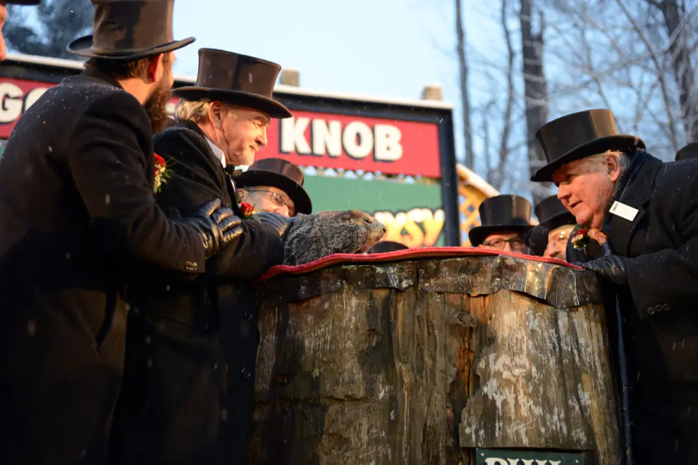 Groundhog Club Inner Circle members perform during the 134th Groundhog Day at Gobblers Knob in Punxsutawney, Pennsylvania, U.S., February 2, 2020. REUTERS/Alan Freed [[[REUTERS VOCENTO]]] USA-GROUNDHOGDAY/