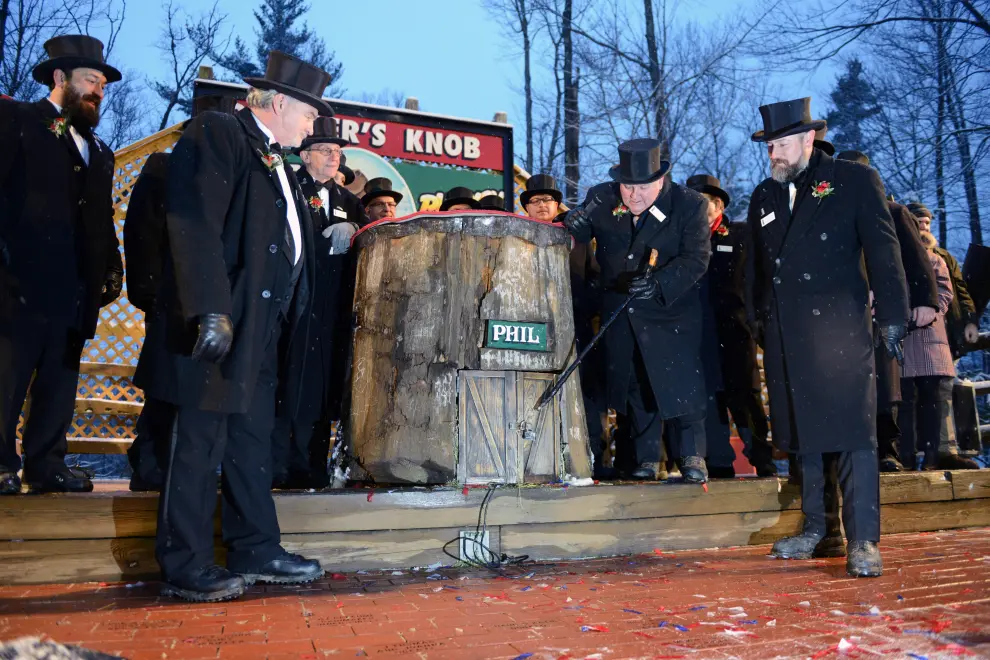 Groundhog Club President Bill Deeley listens to Punxsutawney Phil's annual weather prediction on the 134th Groundhog Day at Gobblers Knob in Punxsutawney, Pennsylvania, U.S., February 2, 2020. REUTERS/Alan Freed [[[REUTERS VOCENTO]]] USA-GROUNDHOGDAY/